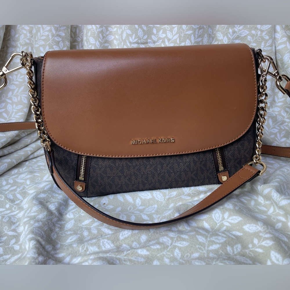 Michael Kors shoulder bag in excellent condition.